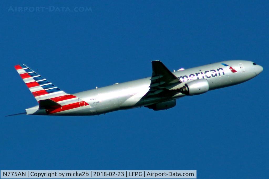 N775AN, 1999 Boeing 777-223 C/N 29584, Take off