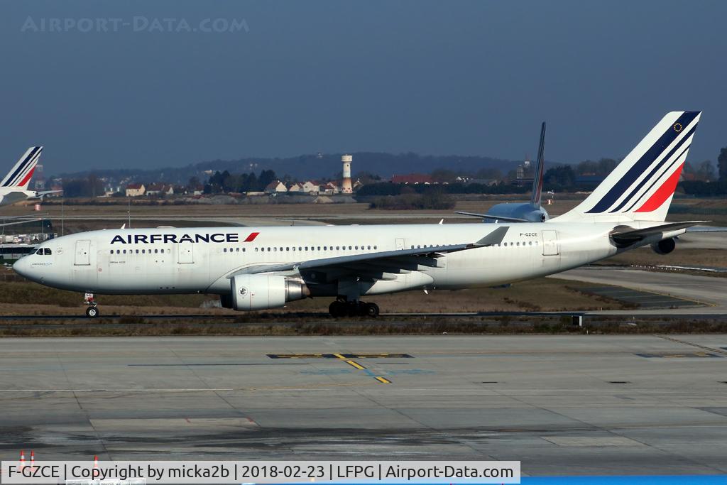F-GZCE, 2002 Airbus A330-203 C/N 465, Taxiing