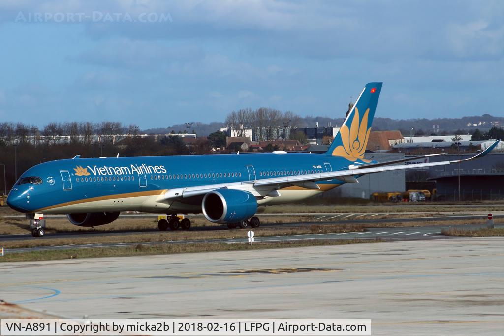 VN-A891, 2016 Airbus A350-941 C/N 67, Taxiing