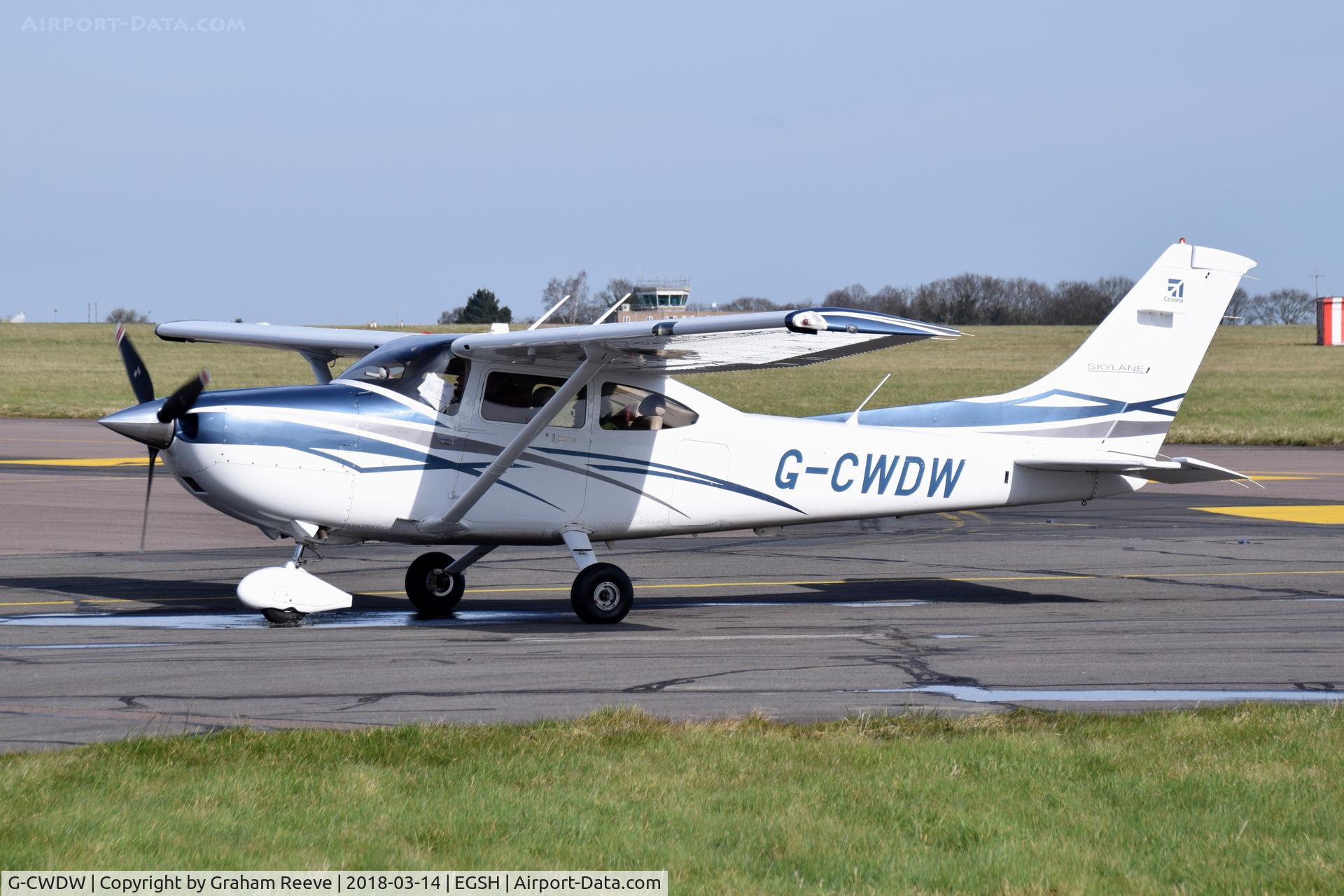 G-CWDW, 2007 Cessna 182T Skylane C/N 18281946, Just landed at Norwich.