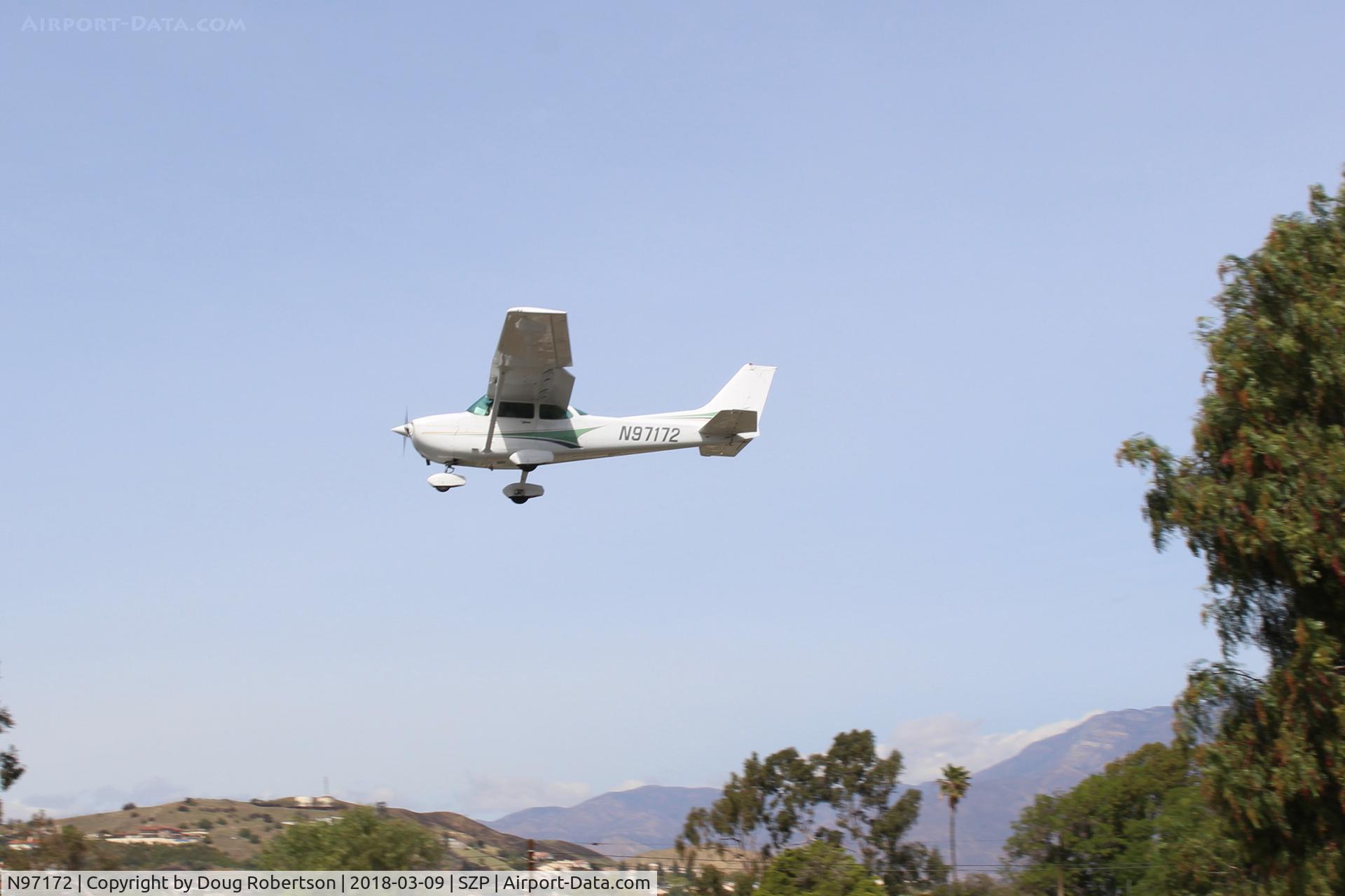 N97172, 1984 Cessna 172P C/N 17276162, 1984 Cessna 172P SKYHAWK, Lycoming O-320-D2J 160 Hp, on final Rwy 22