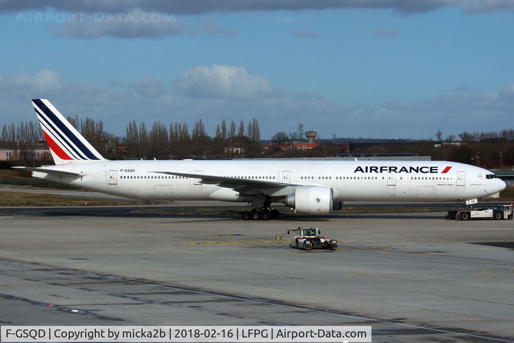 F-GSQD, 2004 Boeing 777-328/ER C/N 32726, Taxiing