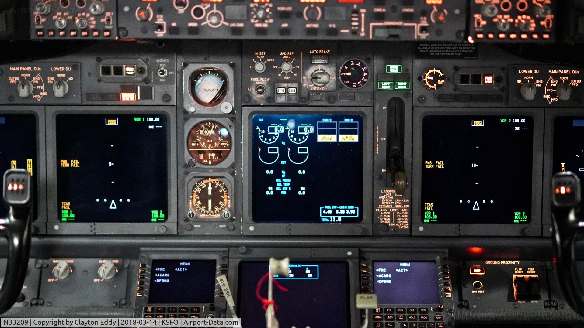 N33209, 2000 Boeing 737-824 C/N 30581, SFO 2018.