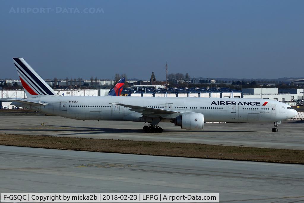 F-GSQC, 2004 Boeing 777-328/ER C/N 32727, Taxiing