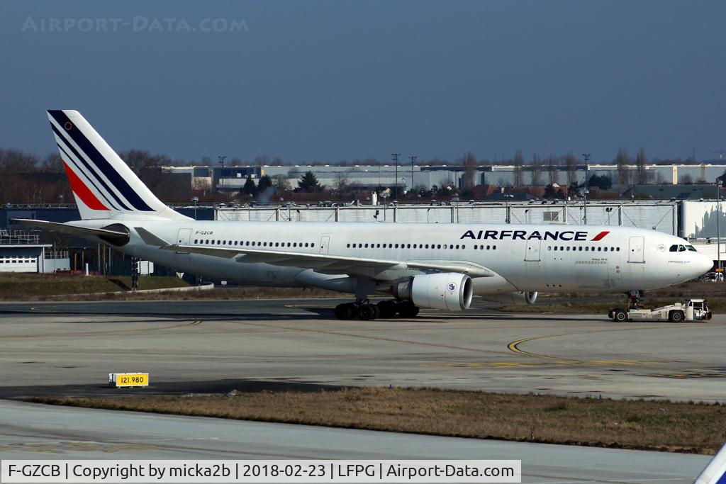 F-GZCB, 2001 Airbus A330-203 C/N 443, Taxiing