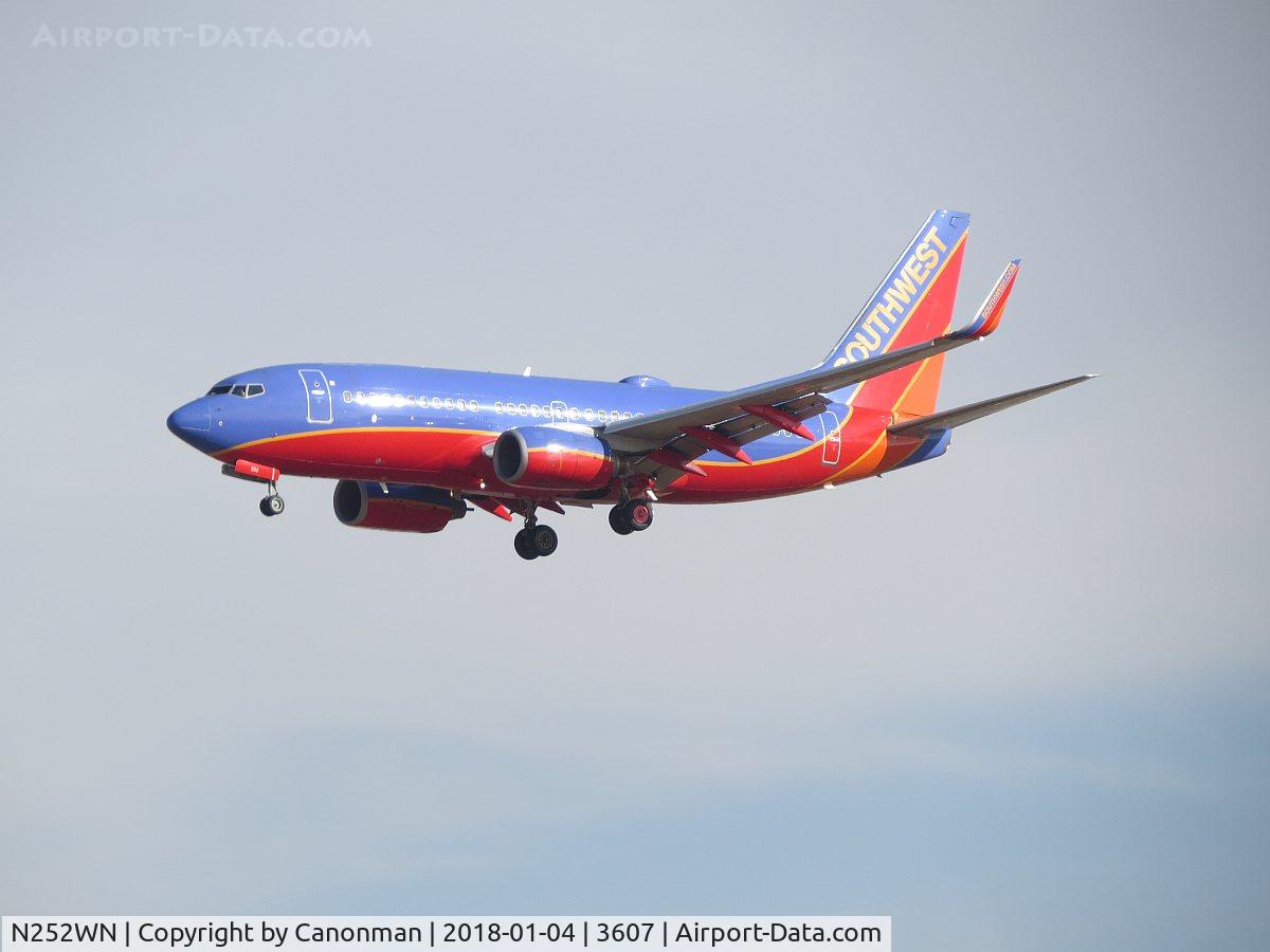 N252WN, 2006 Boeing 737-7H4 C/N 34973, Landing
