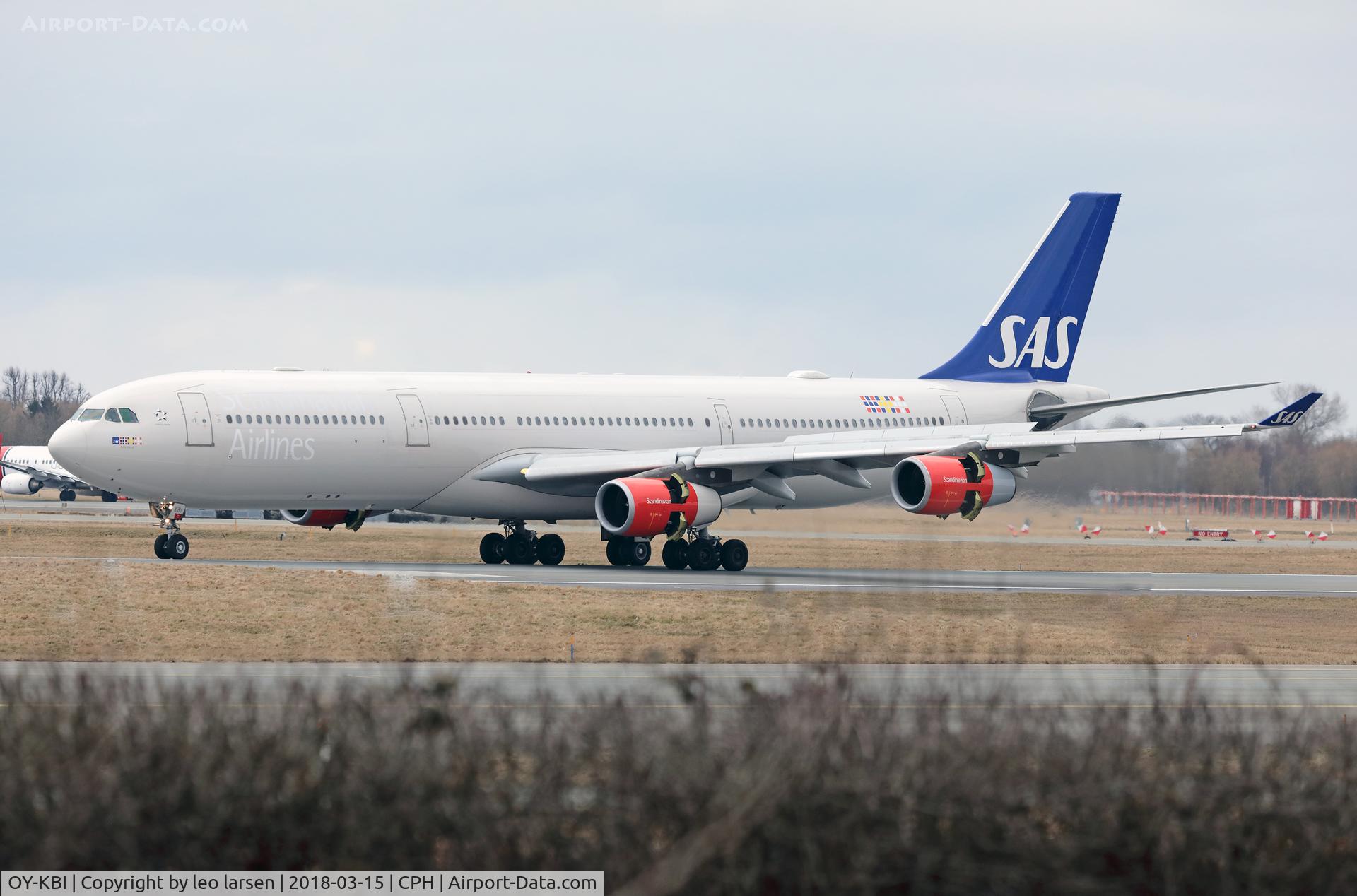 OY-KBI, 2001 Airbus A340-313X C/N 430, Copenhagen 15.3.2018 with Reverser activated