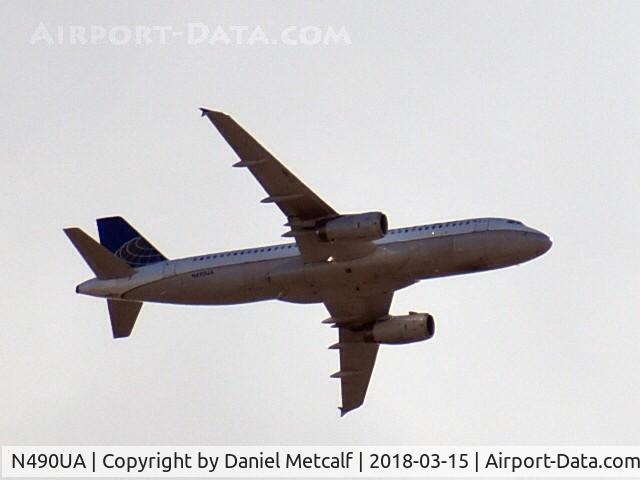 N490UA, 2002 Airbus A320-232 C/N 1728, Seen flying over Gilbert, AZ