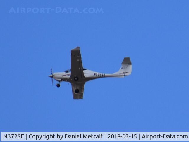 N372SE, 2004 Diamond DA-40 Diamond Star C/N 40.372, Seen flying over Gilbert, AZ