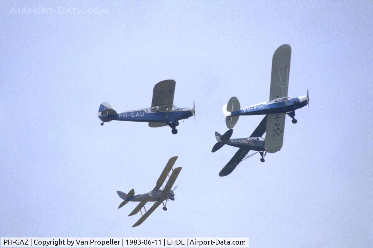 PH-GAZ, Piper L-21B Super Cub C/N 18-3537, Open Day at Deelen Air Base, 1983. Mixed formation of 3 x Piper PA-18-135 (PH-GAZ + PH-GAU + PH-PSC) and DH-82A Tiger Moth G-APCU