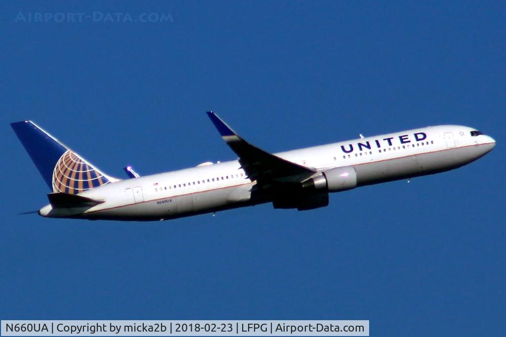 N660UA, 1993 Boeing 767-322/ER C/N 27115, Take off