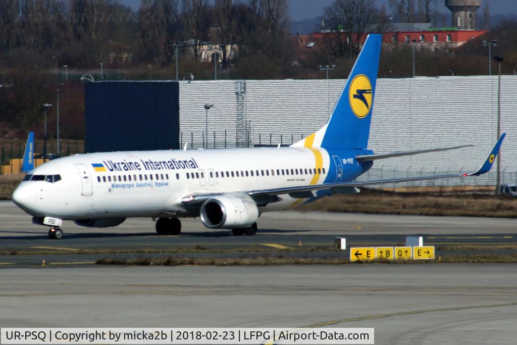 UR-PSQ, 2000 Boeing 737-86N C/N 28620, Taxiing