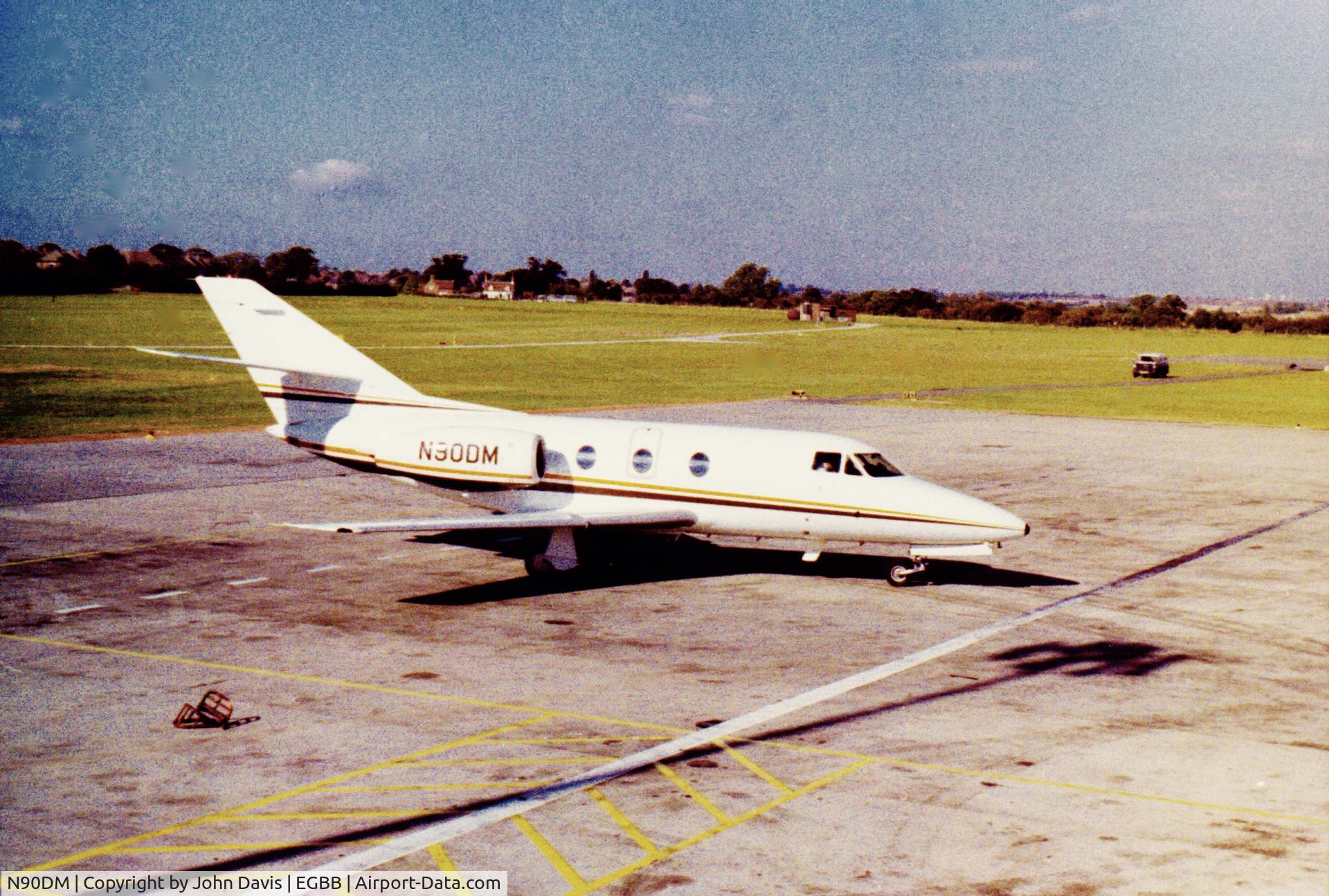 N90DM, 1982 Schempp-Hirth VENTUS-B C/N 81, West apron at Birmingham
