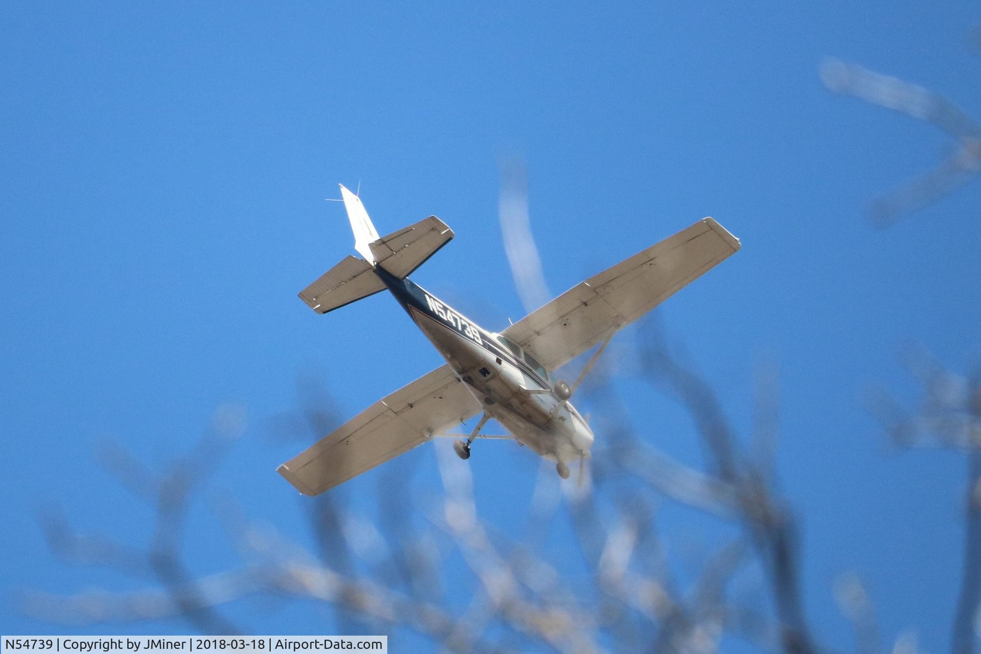 N54739, 1981 Cessna 172P C/N 17275045, Flying over Barrington, IL.