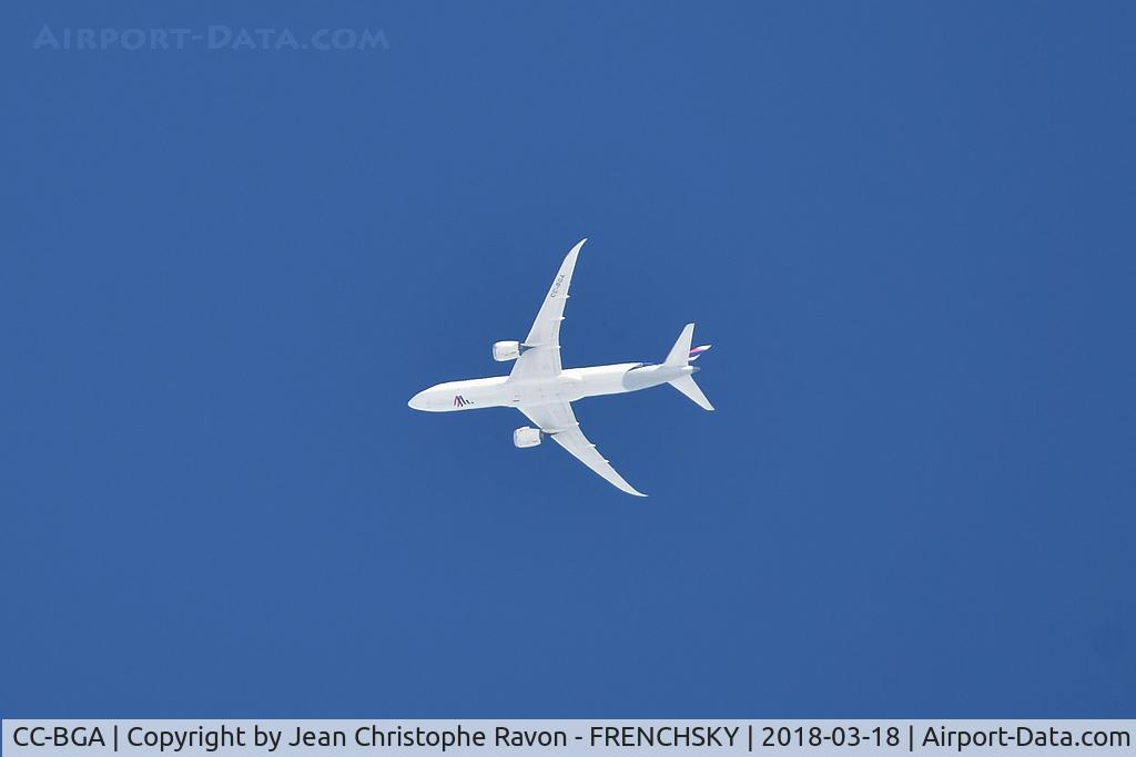 CC-BGA, 2014 Boeing 787-9 Dreamliner C/N 35317, LAN 704 overflying Bordeaux city