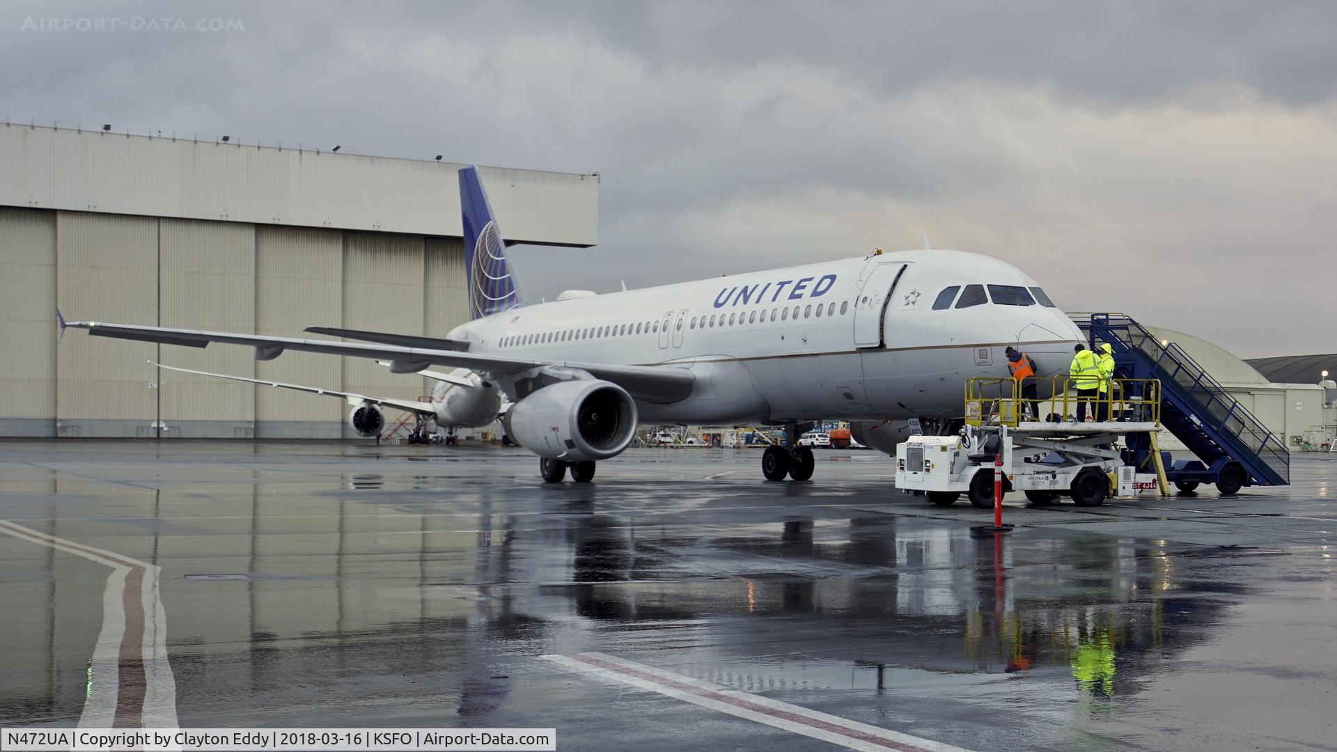 N472UA, 2001 Airbus A320-232 C/N 1435, SFO 2018.