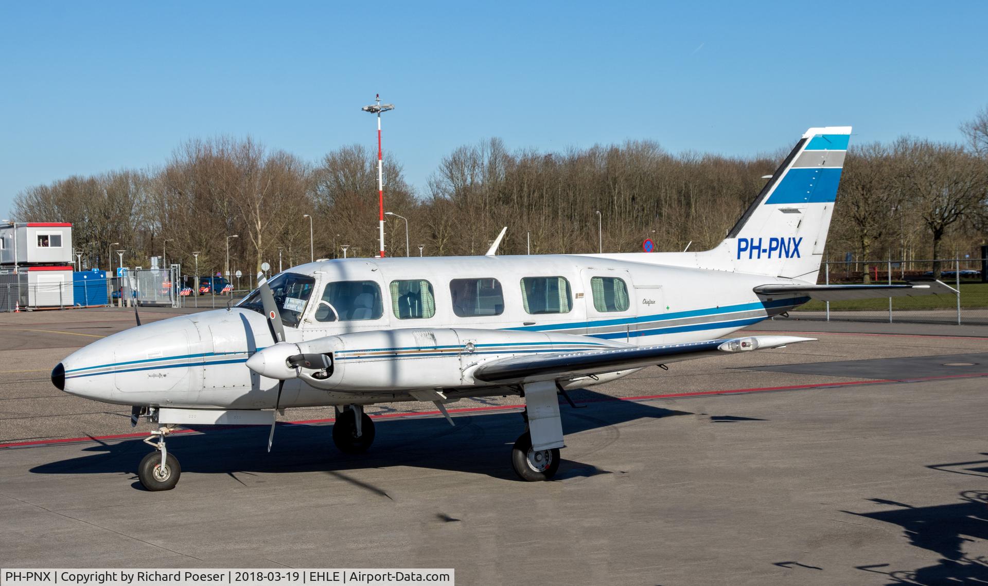 PH-PNX, Piper PA-31-350 Chieftain C/N 31-8052040, Lelystad