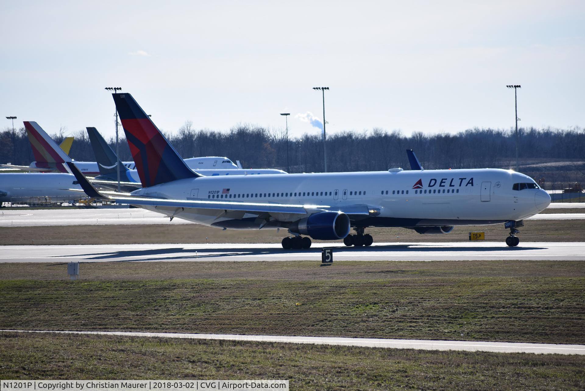 N1201P, 1998 Boeing 767-332 C/N 28458, Boeing 767-332ER in from Paris