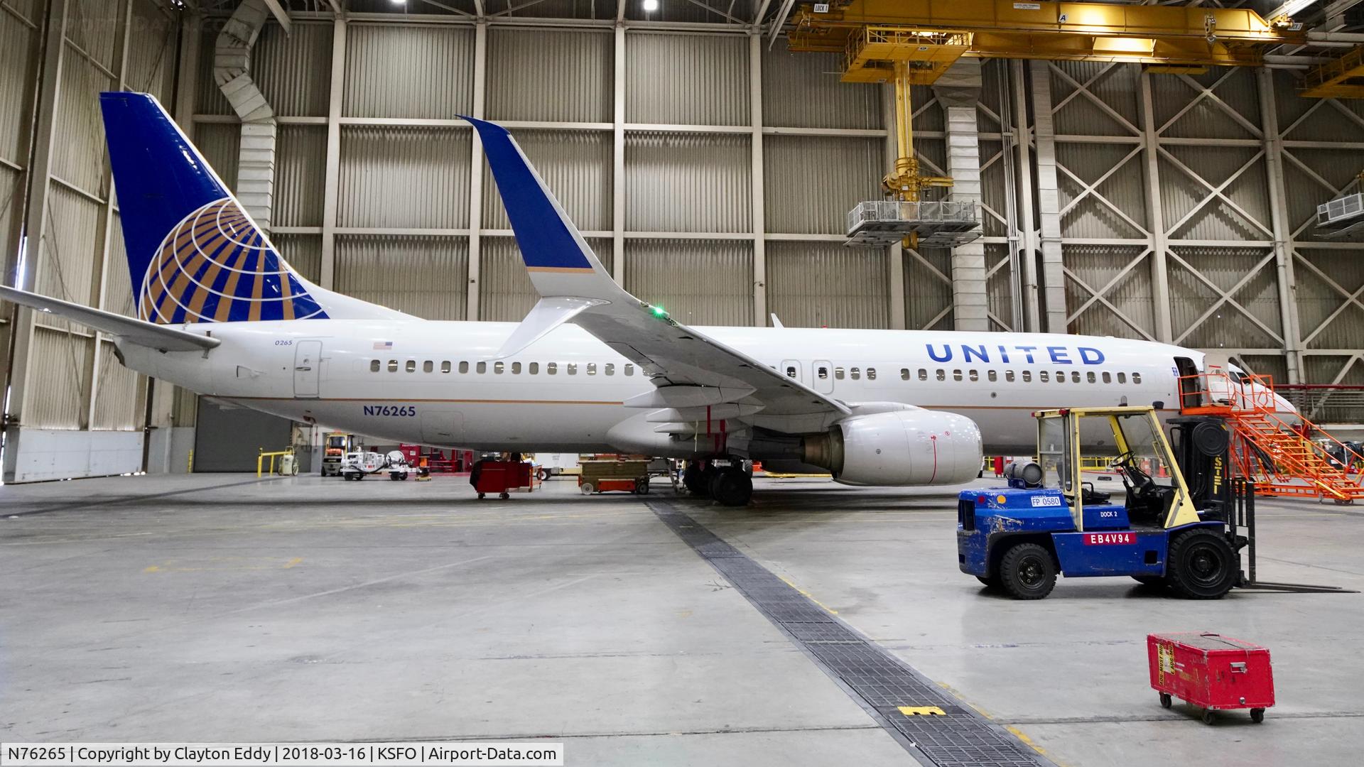 N76265, 2001 Boeing 737-824 C/N 31585, SFO 2018.