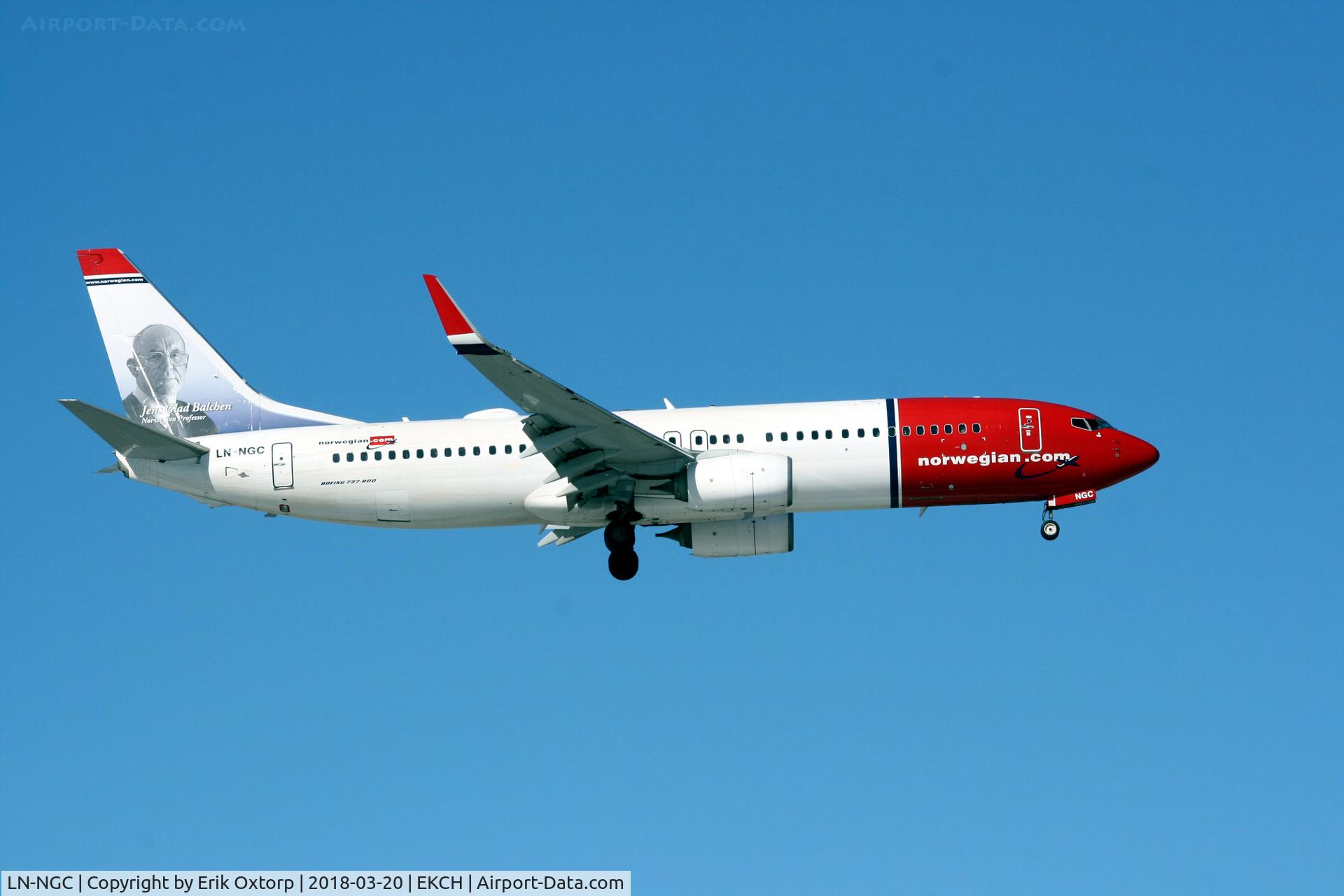LN-NGC, 2012 Boeing 737-8JP C/N 39016, Landing rw 04L