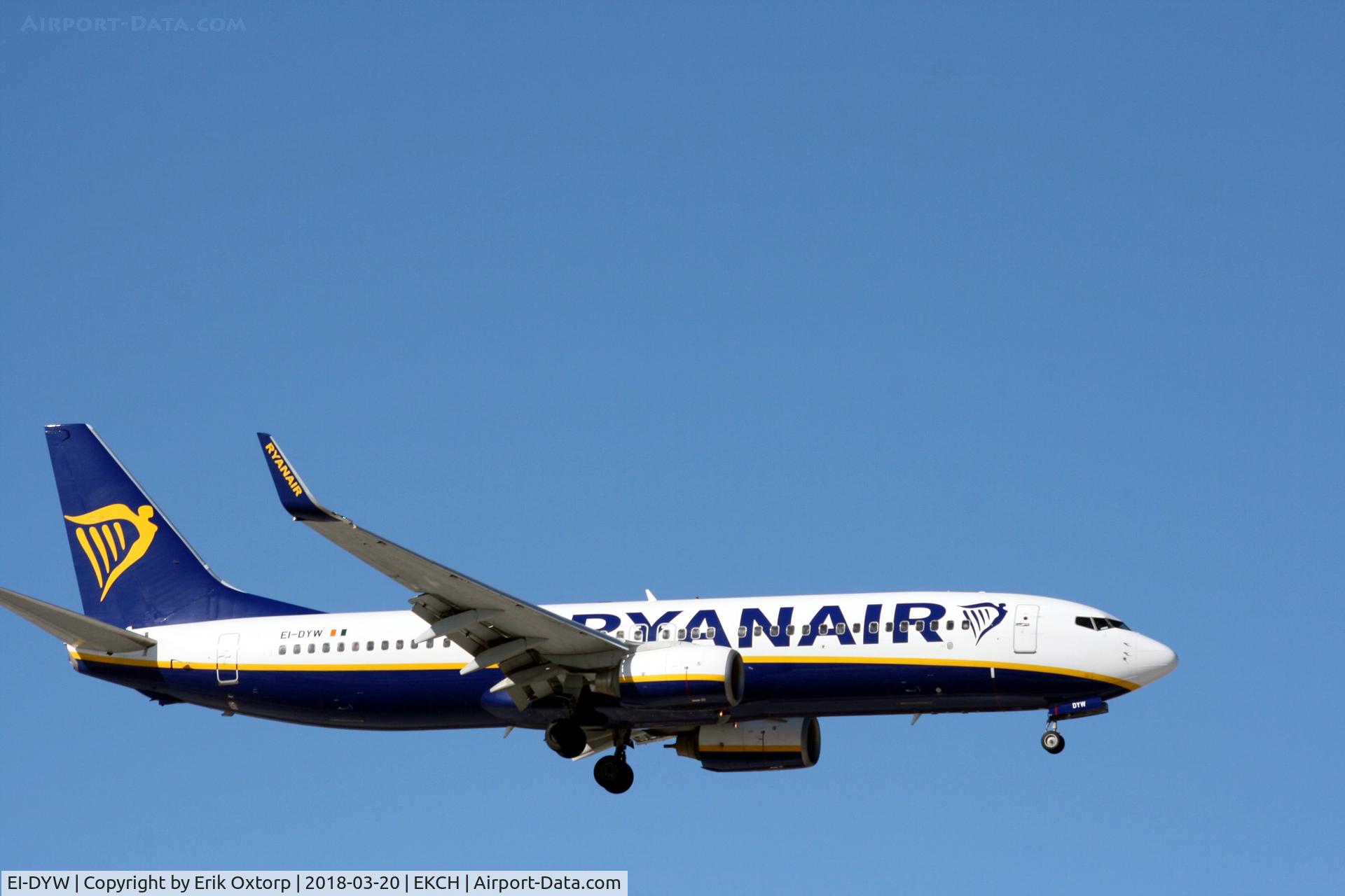 EI-DYW, 2008 Boeing 737-8AS C/N 33635, EI-DYW landing rw 04L