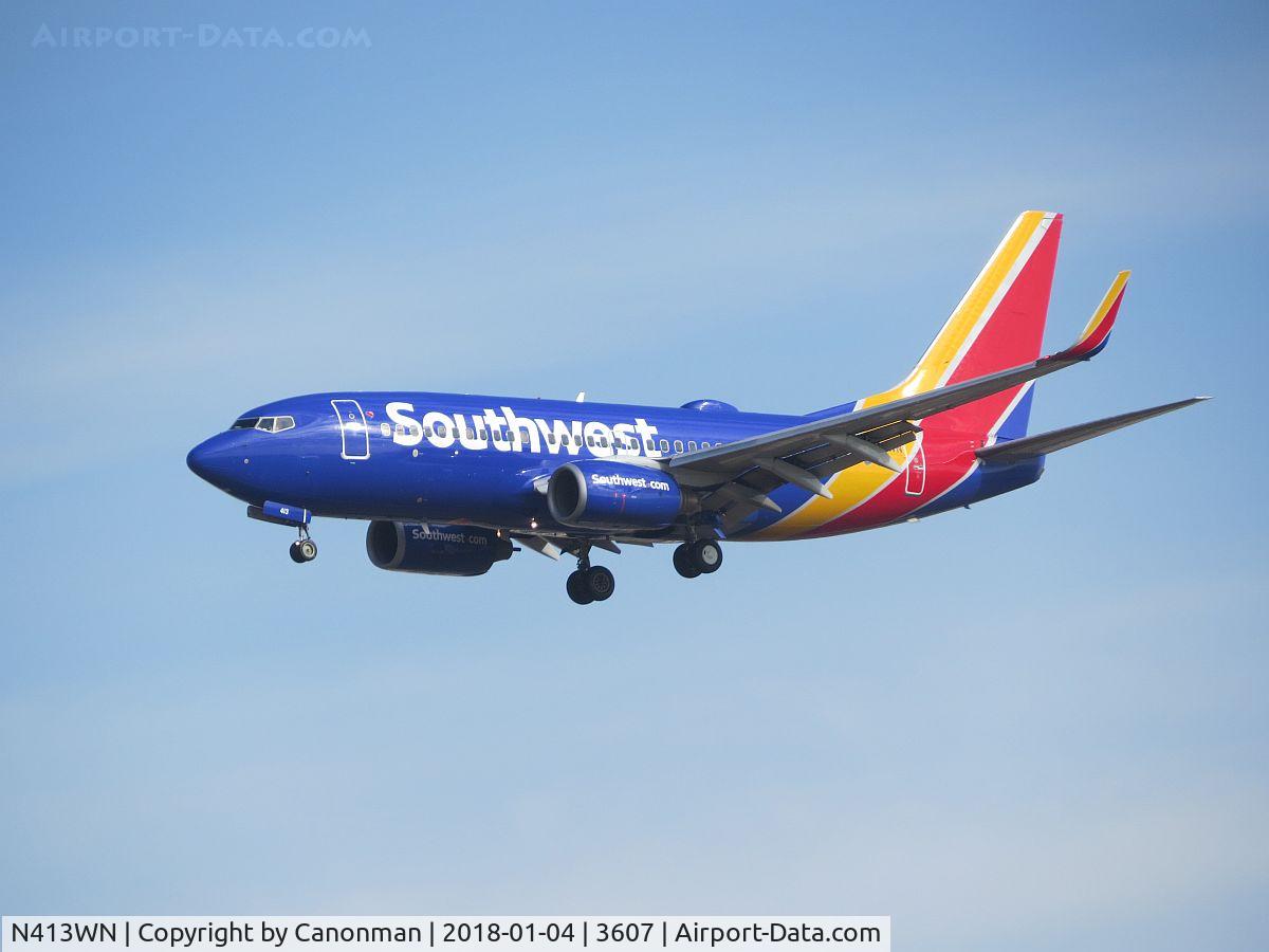 N413WN, 2001 Boeing 737-7H4 C/N 29819, Landing