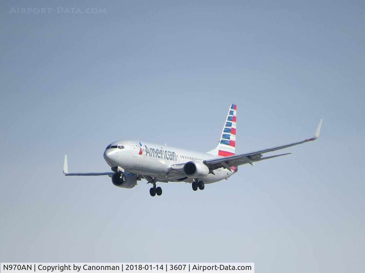 N970AN, 2001 Boeing 737-823 C/N 30096, Landing