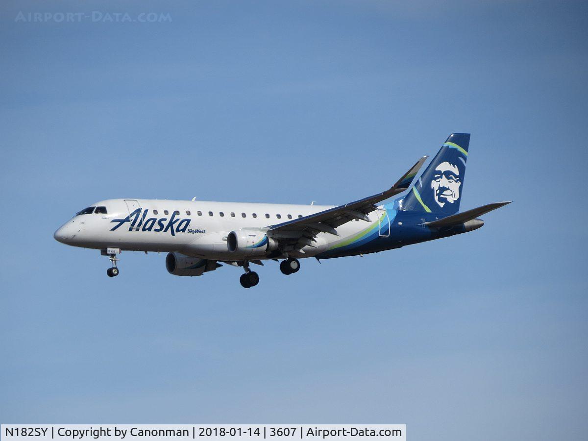 N182SY, 2016 Embraer 175LR (ERJ-170-200LR) C/N 17000579, Landing