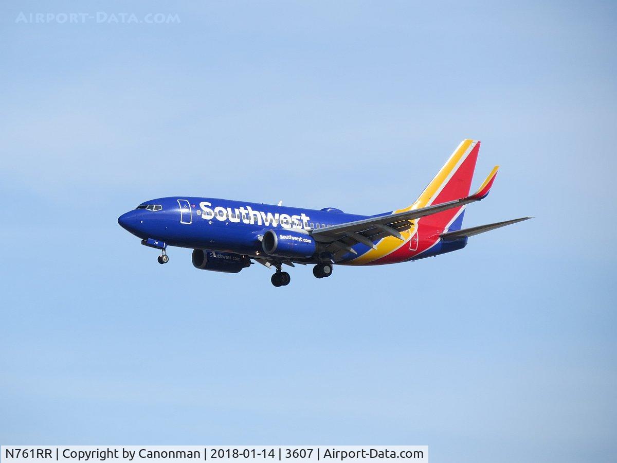 N761RR, 2000 Boeing 737-7H4 C/N 27875, Landing
