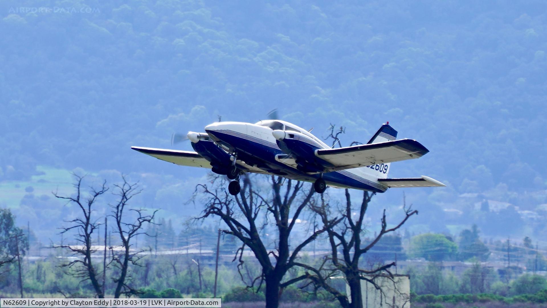 N62609, 1976 Piper PA-23-250 Aztec C/N 27-7654084, Livermore Airport California 2018,