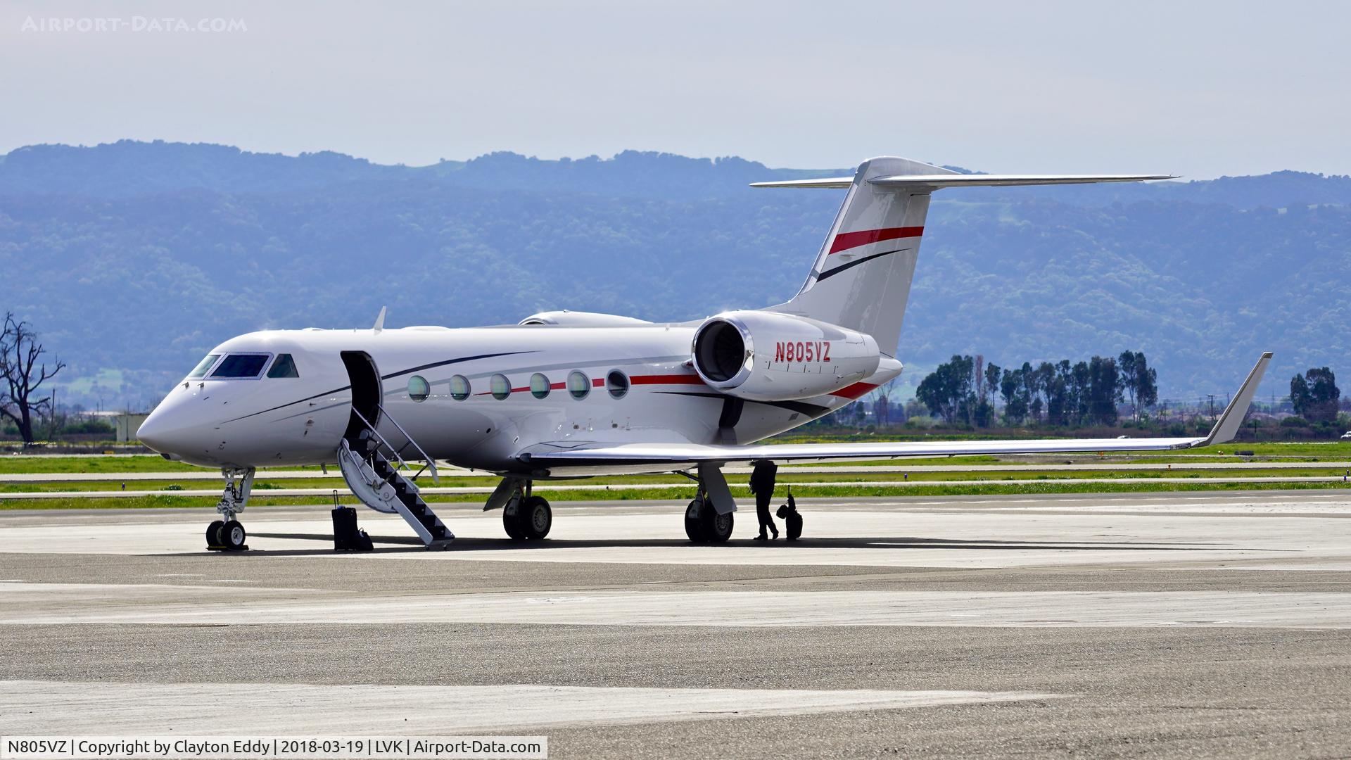 N805VZ, 2017 Gulfstream Aerospace G450 (GIV-X) C/N 4363, Livermore Airport California 2018.