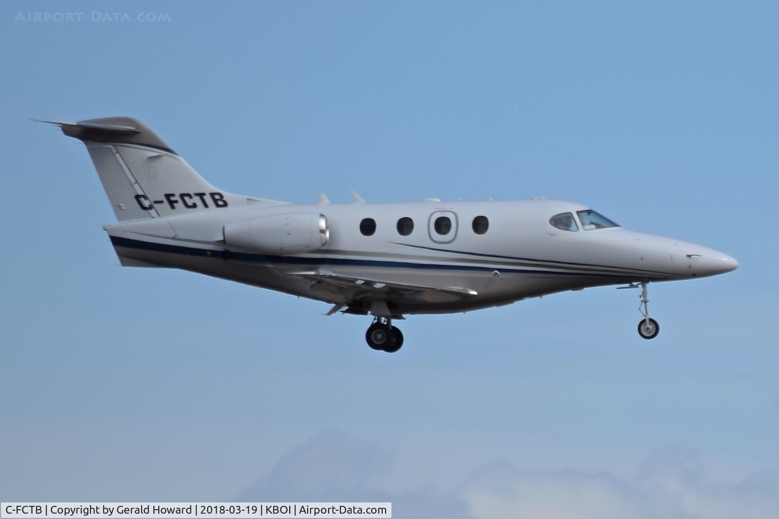 C-FCTB, 2010 Hawker Beechcraft 390 Premier 1A C/N RB-271, Landing RWY 10R.