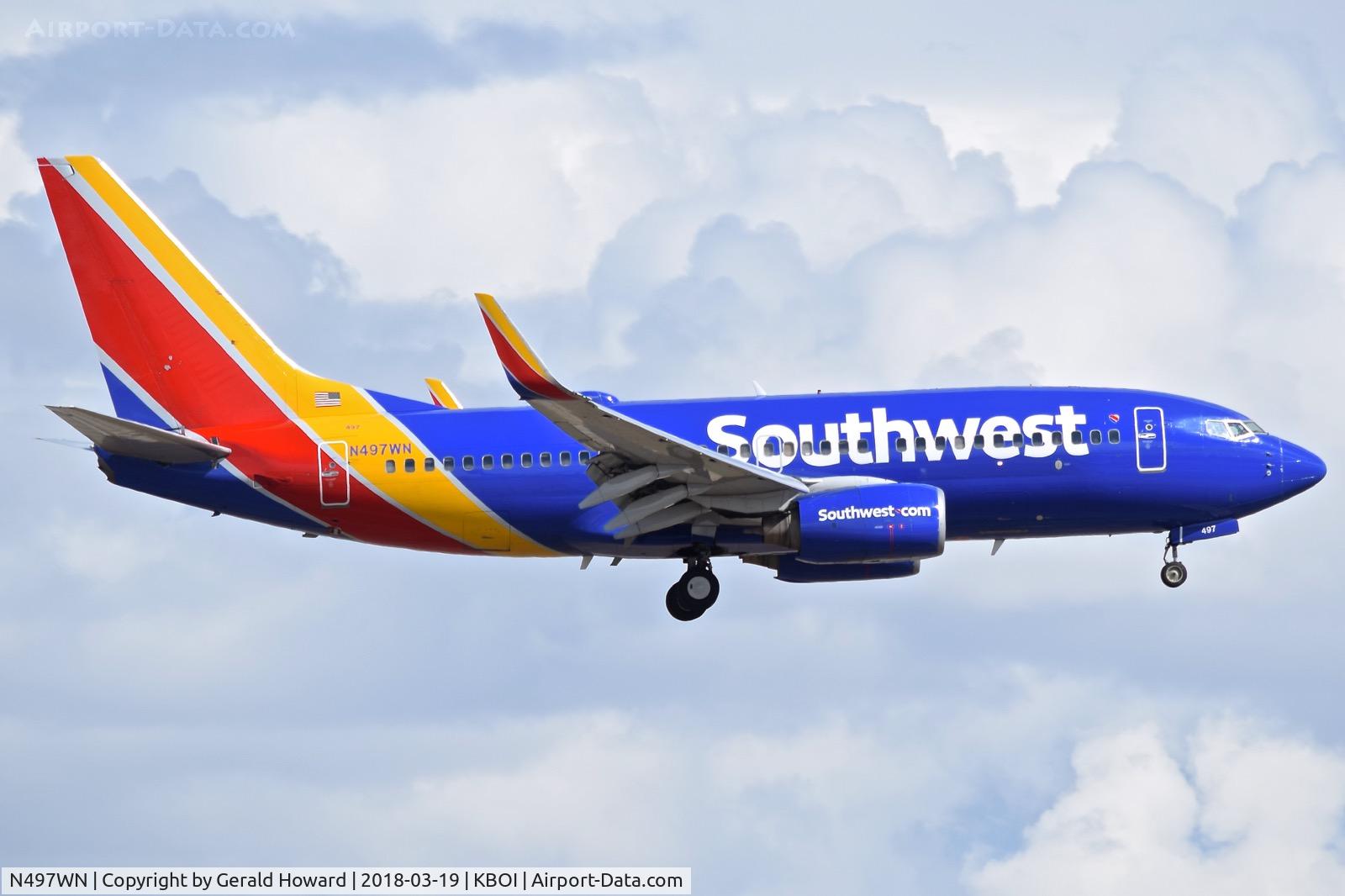 N497WN, 2004 Boeing 737-7H4 C/N 32479, Landing RWY 10L.