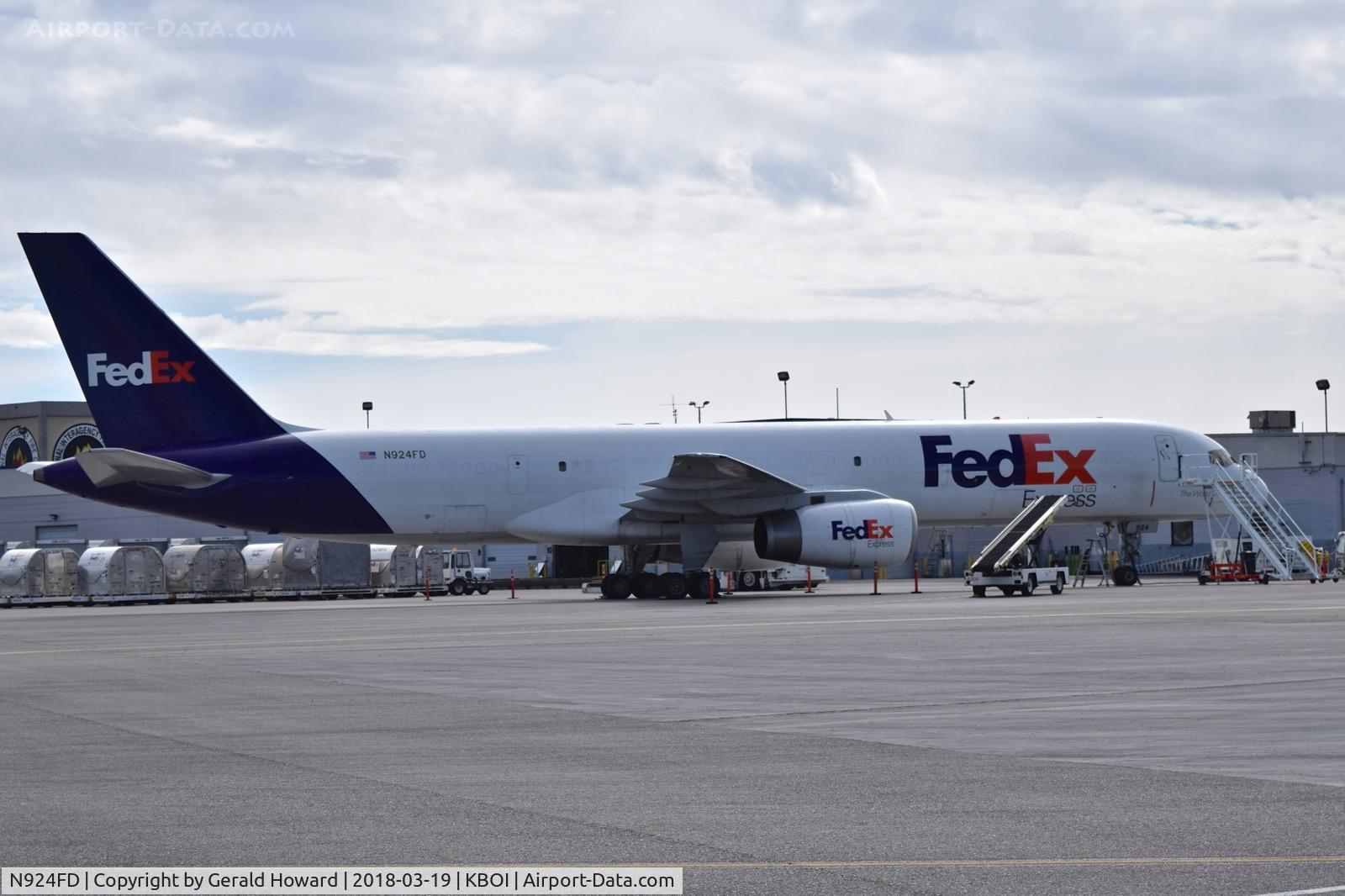 N924FD, 1993 Boeing 757-204 C/N 26267, Parked on the FedEx ramp.