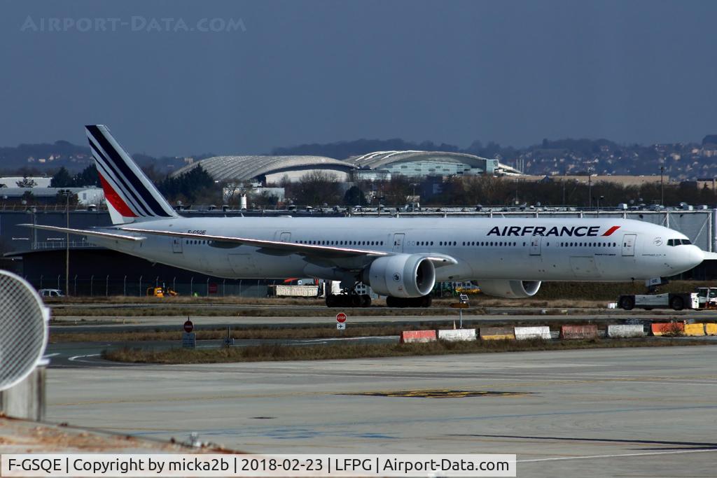 F-GSQE, 2004 Boeing 777-328/ER C/N 32851, Taxiing