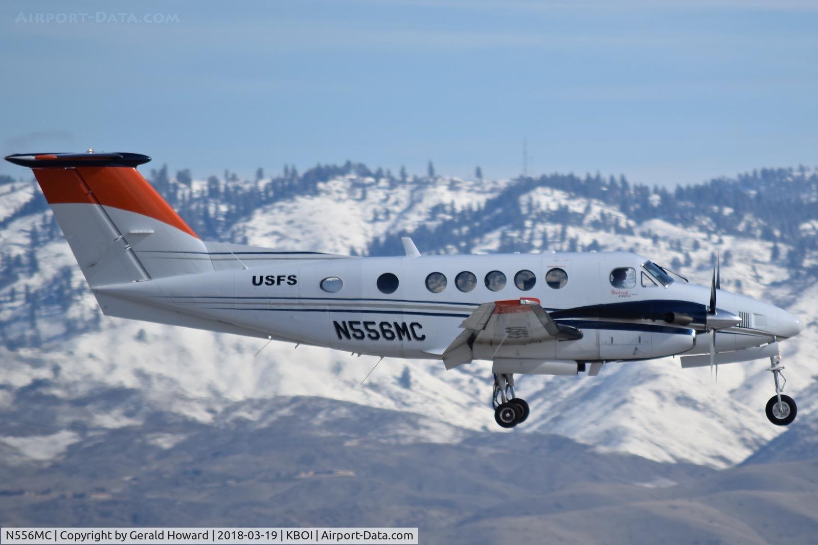 N556MC, 2007 Beechcraft B200GT Super King Air C/N BY-17, Landing RWY 10R.
