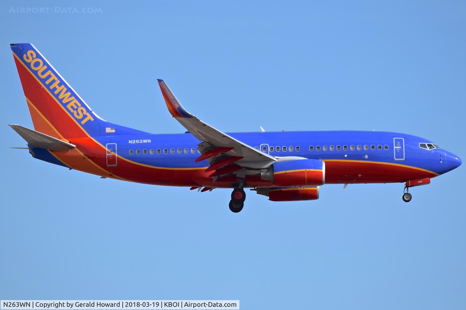 N263WN, 2007 Boeing 737-7H4 C/N 32520, Landing RWY 10L.