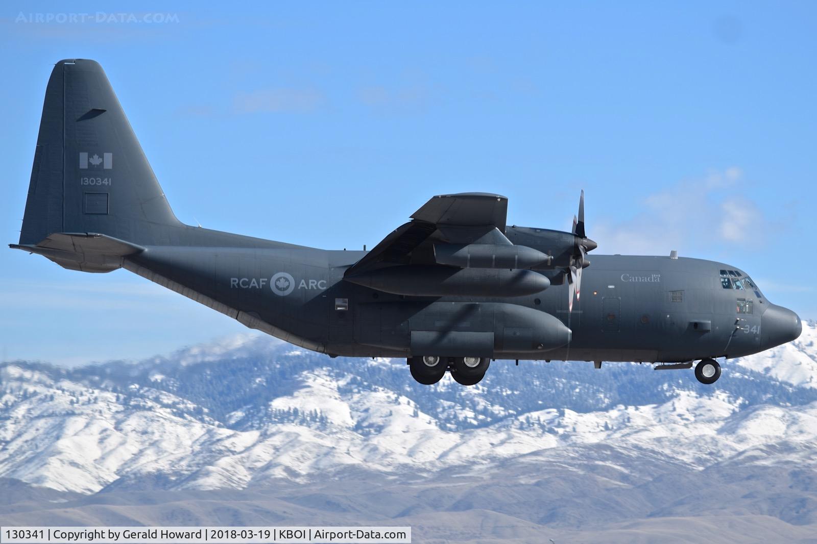 130341, 1989 Lockheed KCC-130H Hercules C/N 382-5200, On final for RWY 10R.  435 Transport & Rescue Sq., 17 Wing, CFB Winnipeg.