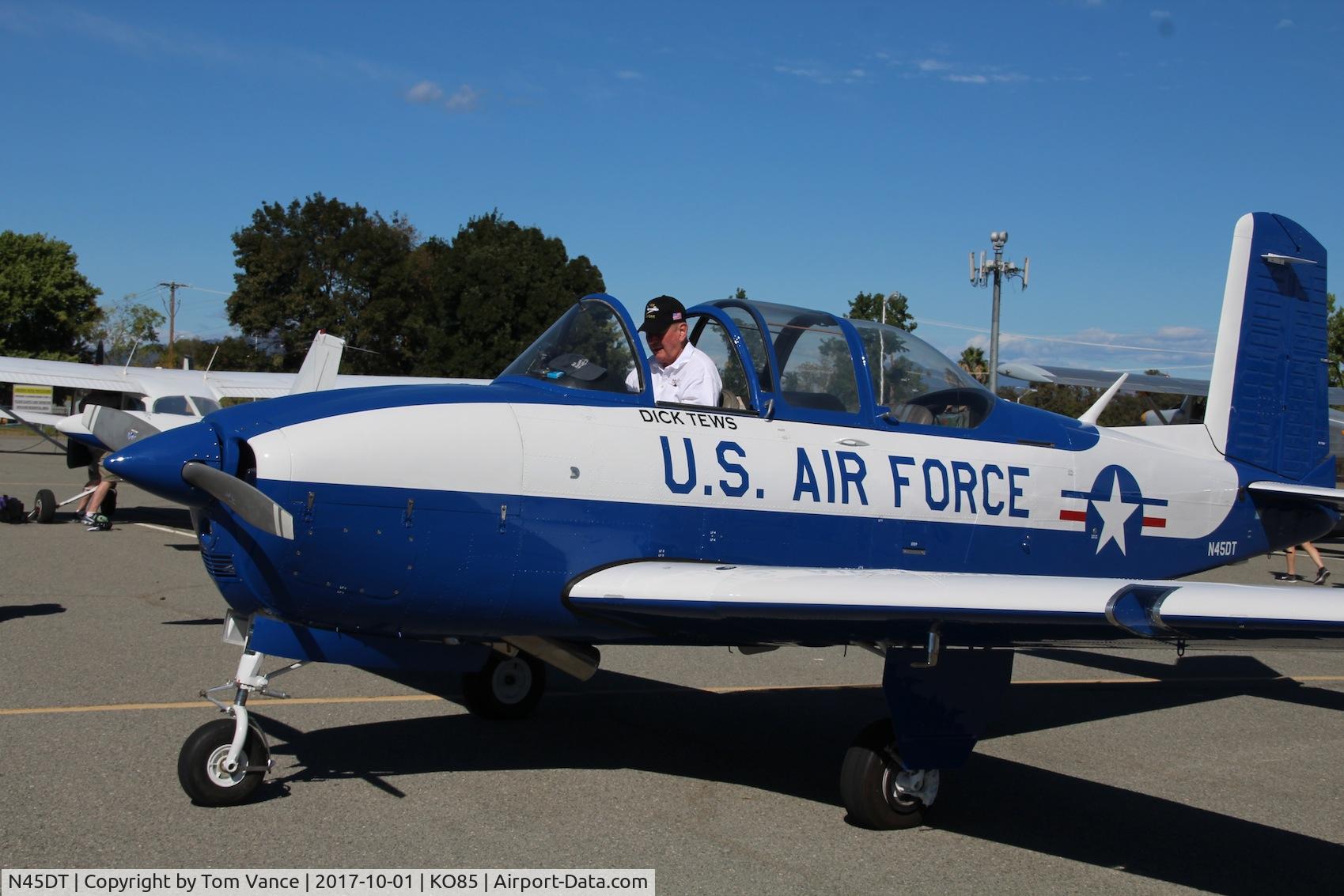 N45DT, Beech A45 C/N G-785, Benton Airfield Oct 2017 shows Dick Tews ready to taxi. Sadly, I just heard Dick Tews passed away January 2018 in Hawaii. here is a tribute to Dick Tews.