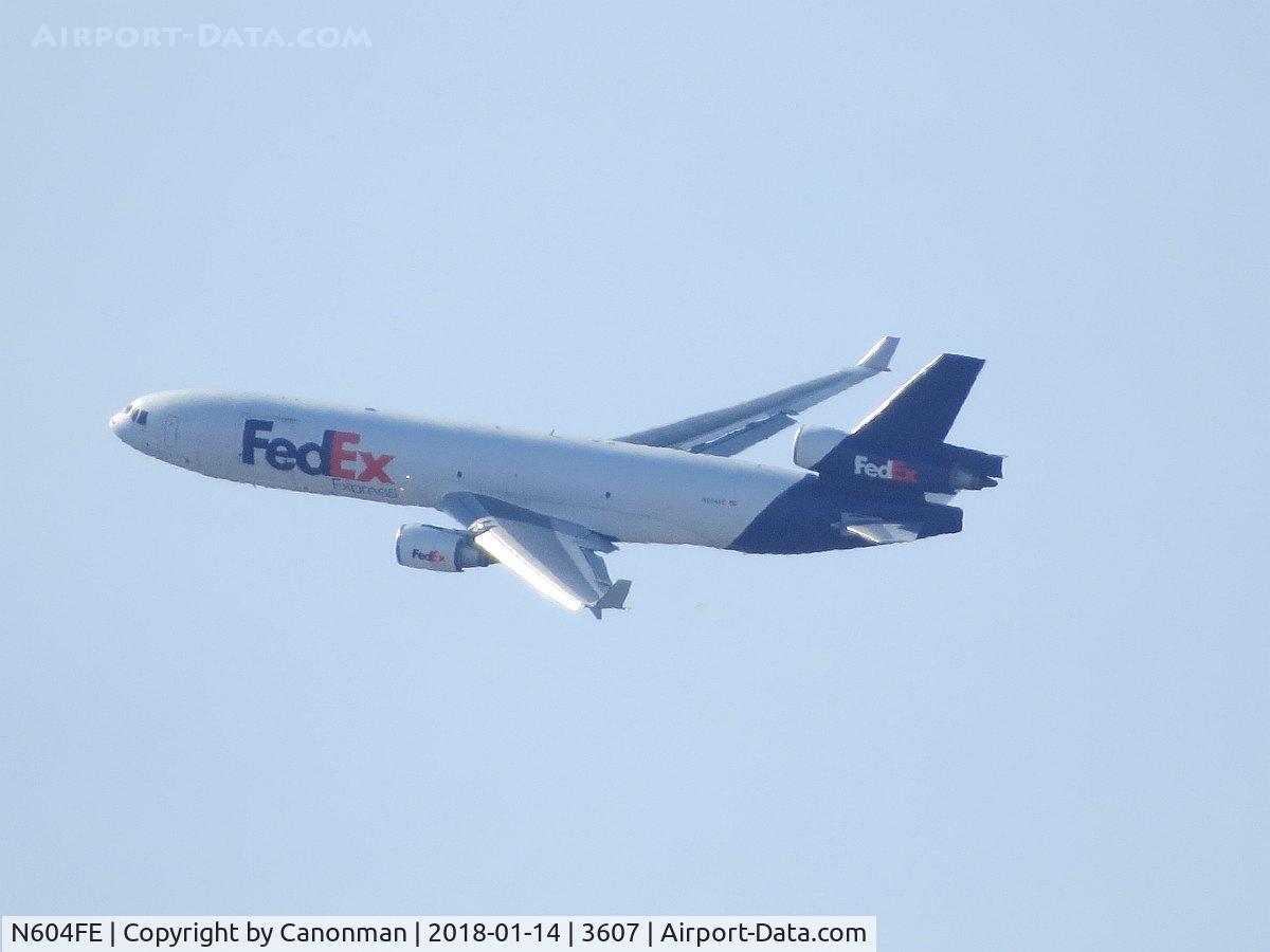 N604FE, 1992 McDonnell Douglas MD-11F C/N 48460, Turning south