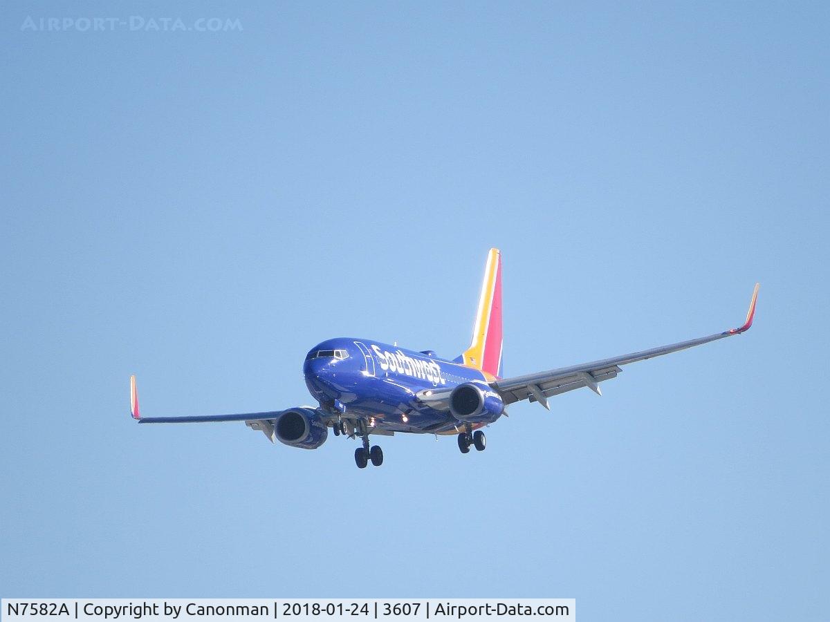 N7582A, 1967 Boeing 707-123B C/N 19332, Landing