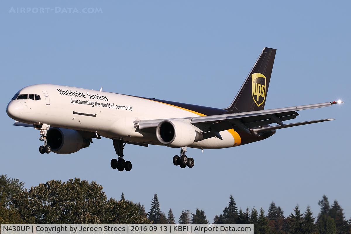 N430UP, 1992 Boeing 757-24APF C/N 25461, KBFI