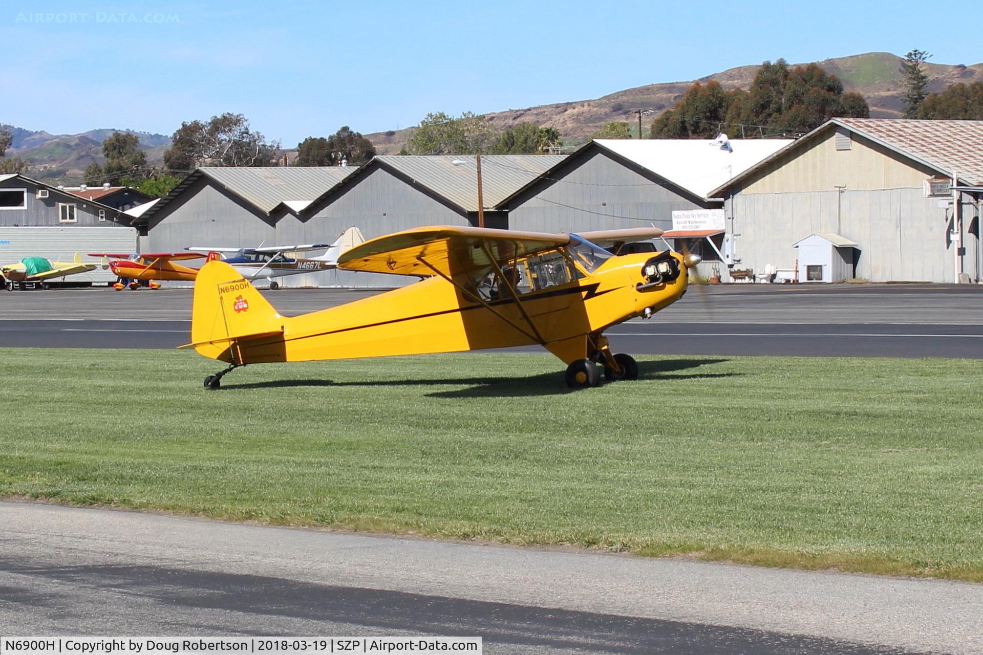 N6900H, 1946 Piper J3C-65 Cub Cub C/N 20129, 1946 Piper J3C-65 CUB, Lycoming O-290 135 Hp big upgrade by STC, taxi on Rwy 04 Right grass after landing into the prevailing wind