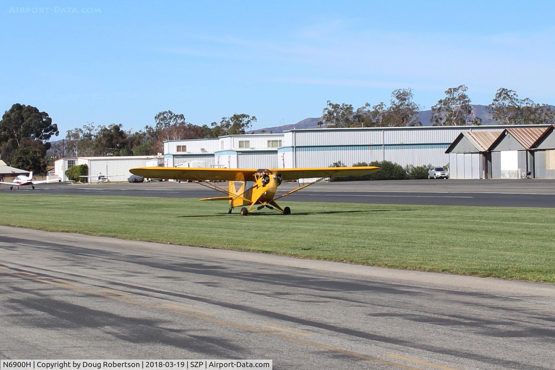 N6900H, 1946 Piper J3C-65 Cub Cub C/N 20129, 1946 Piper J3C-65 CUB, Lycoming O-290 135 Hp big upgrade by STC, landing roll Rwy 04 Right grass