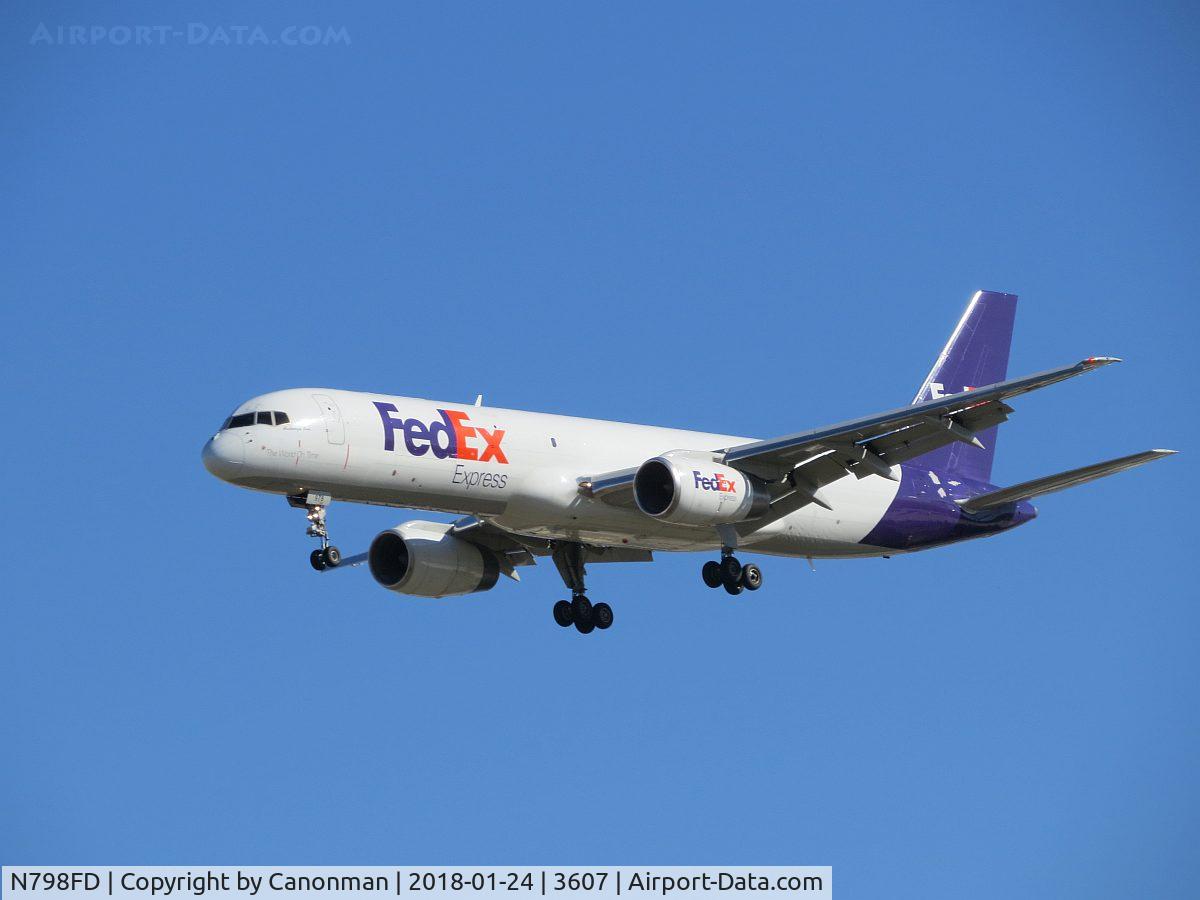 N798FD, 1996 Boeing 757-222(SF) C/N 28144, Landing