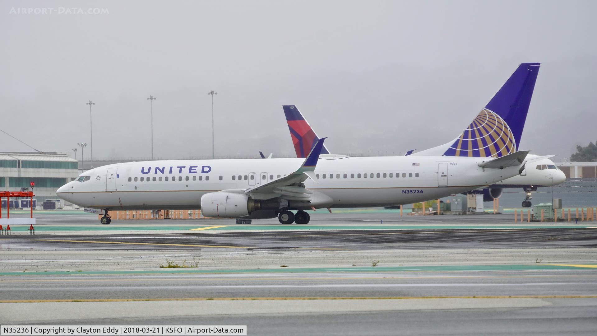 N35236, 1999 Boeing 737-824 C/N 28801, SFO 2018.
