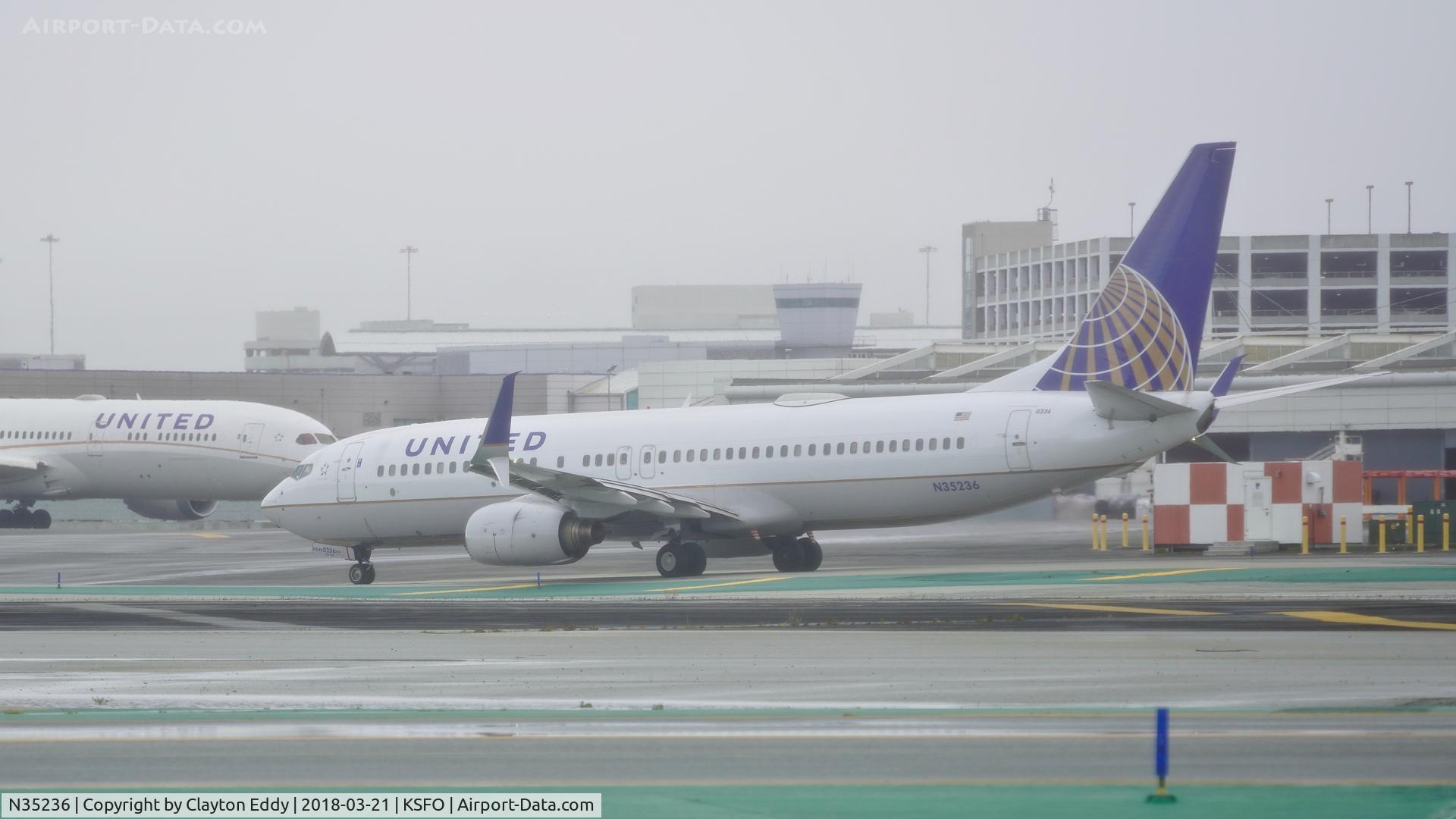 N35236, 1999 Boeing 737-824 C/N 28801, SFO 2018.