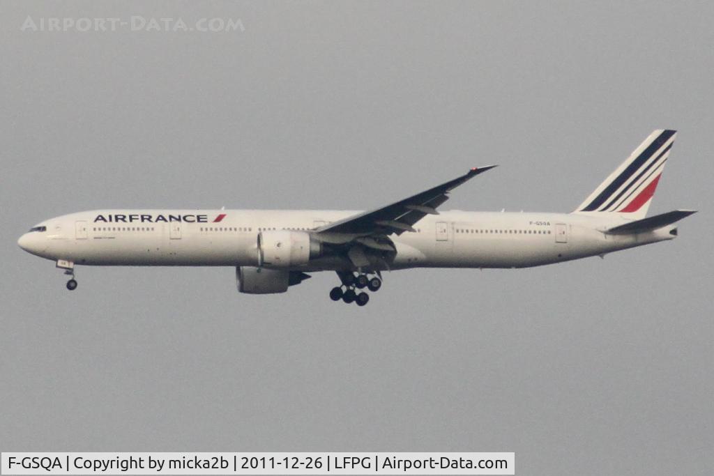 F-GSQA, 2004 Boeing 777-328/ER C/N 32723, Landing