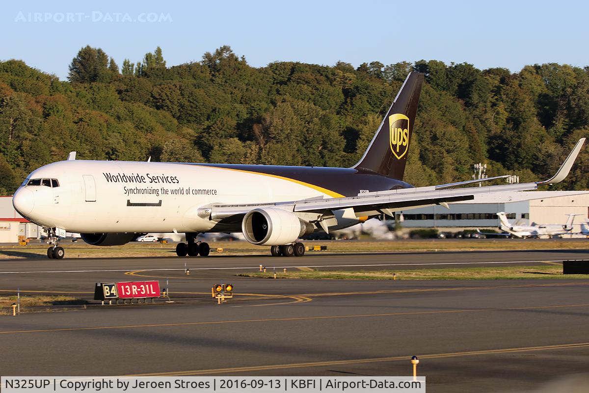 N325UP, 1998 Boeing 767-34AF C/N 27751, KBFI