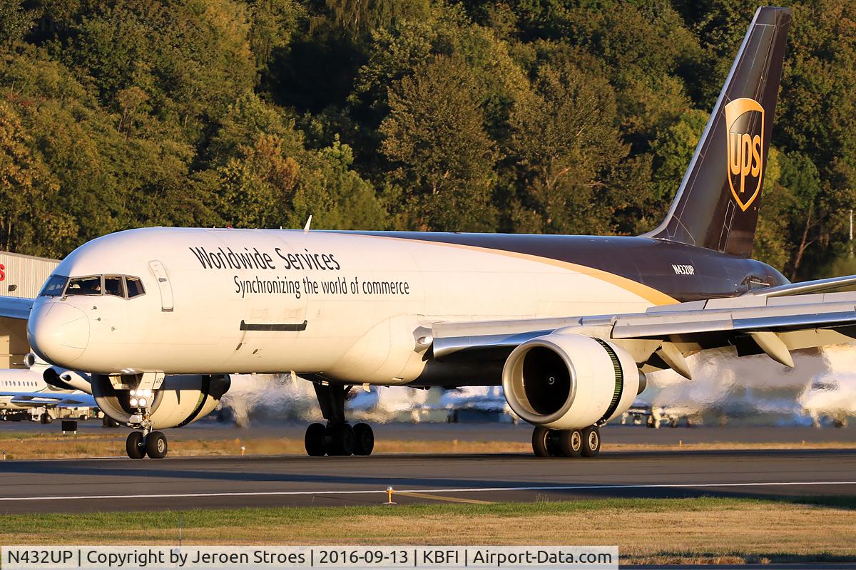 N432UP, 1993 Boeing 757-24APF C/N 25463, KBFI